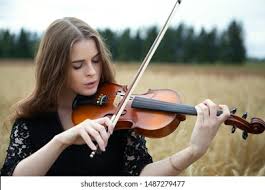 woman playing the violin